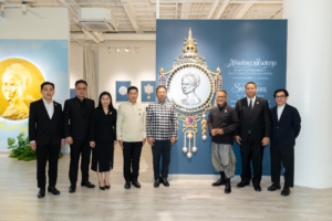 กรมธนารักษ์ ร่วมกับสยามพารากอน และสกุล อินทกุล จัดนิทรรศการ “สิริกษาปณศิลป์” น้อมรำลึกในพระมหากรุณาธิคุณ ถ่ายทอดพระเกียรติคุณและคุณค่าแห่งมรดกไทย ผ่านเหรียญกษาปณ์และงานประณีตศิลป์ร่วมสมัย